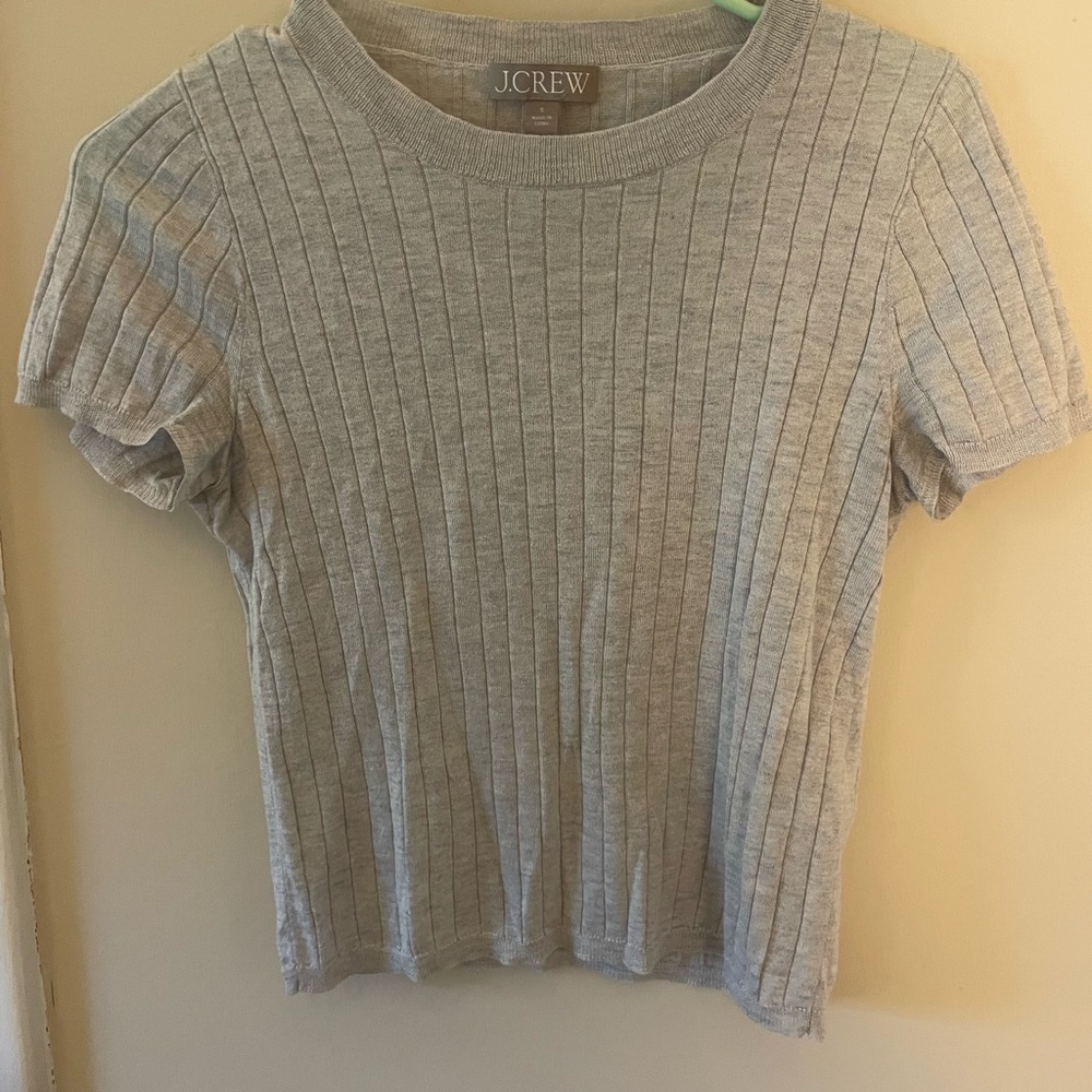 J. Crew Silk Cashmere Blend. Light Gray Ribbed Short Sleeve Top. Size Small.